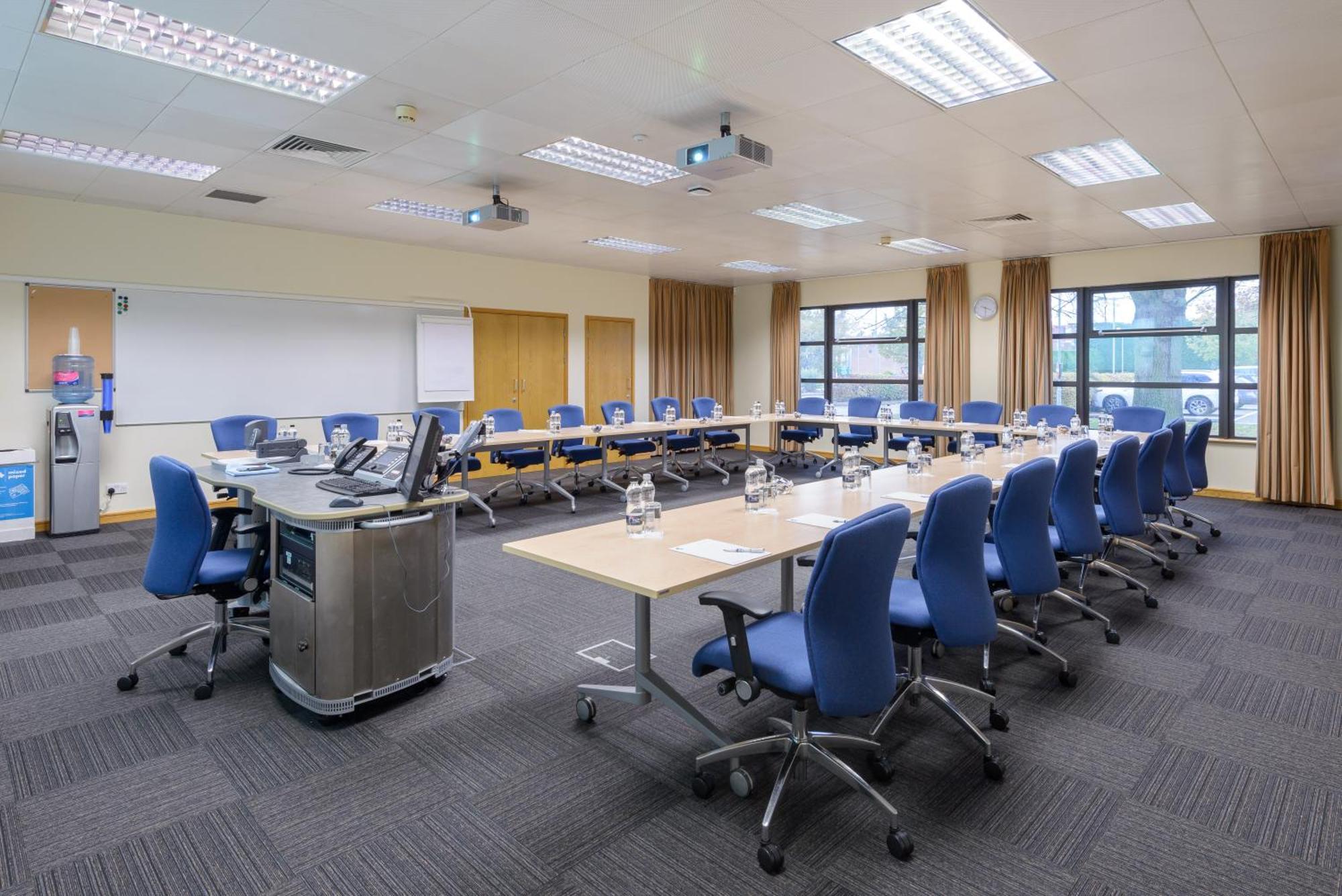 Отель Cranfield Management Development Centre Экстерьер фото